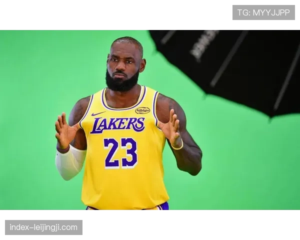 湖人刻意让詹姆斯从进攻发起脱身，体能留到关键时刻